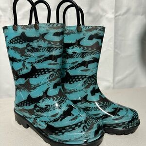 Members Mark brand Rain Boots shark design toddler boys size 9/10